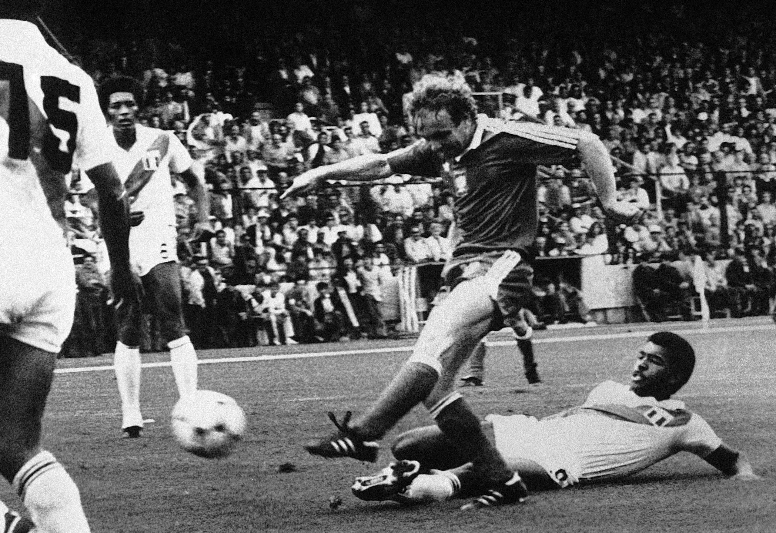 Andrzej Buncol (second right) scores the fourth goal for Poland against Peru in 1982.