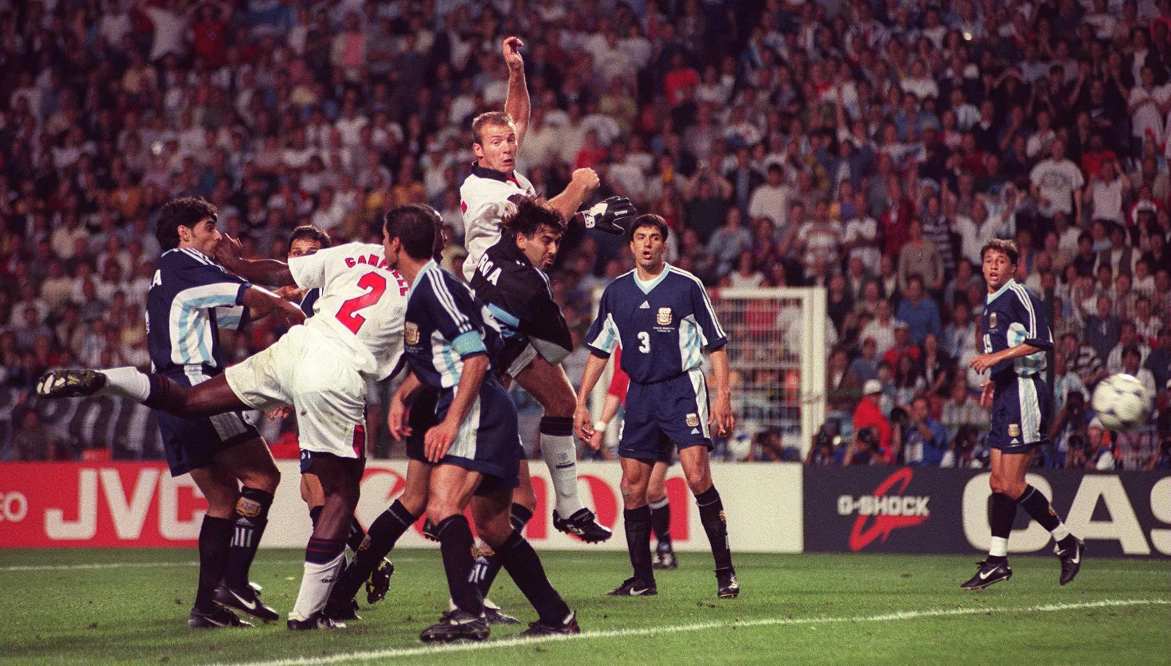 Sol Campbell and Alan Shearer in 1998