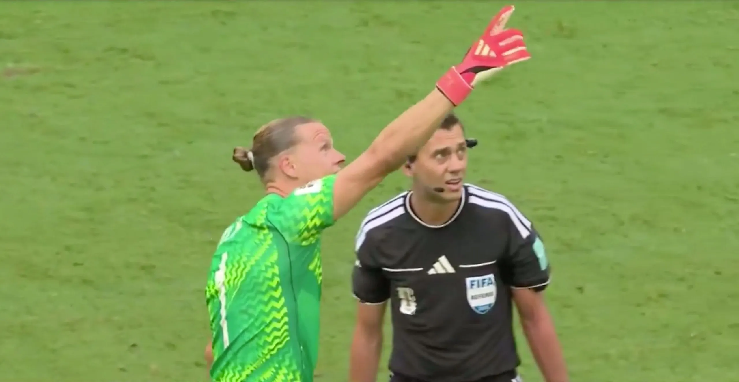 Nyland protests with the referee, Clément Turpin, in the aftermath of Bellingham’s goal