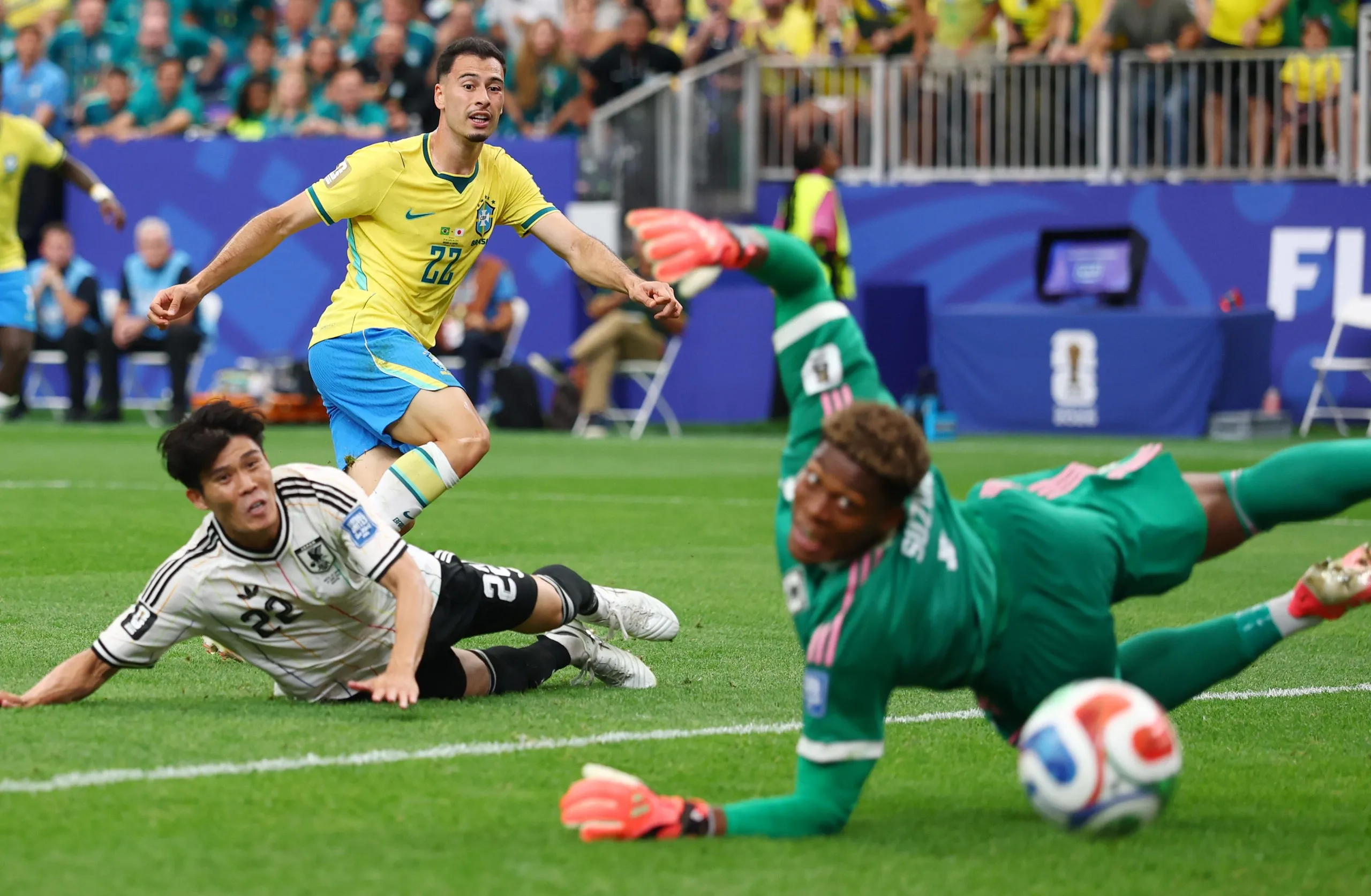 Gabriel Martinelli scores the winning goal past the goalkeeper Zion Suzuki and Takehiro Tomiyasu