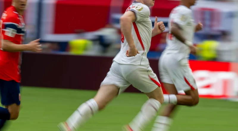 ‘Gift from the sky’ Elliot Anderson keeps England running as Rogers makes case